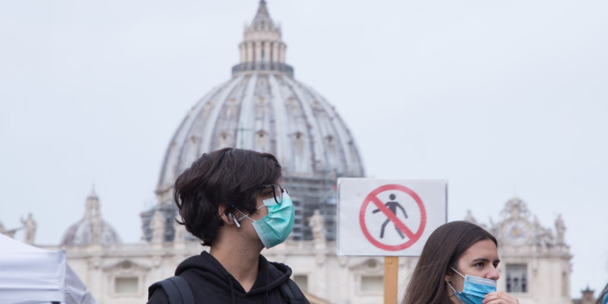 Największe ognisko epidemii koronawirusa poza Azją jest we Włoszech, gdzie stwierdzono go już w 20 prowincjach. 