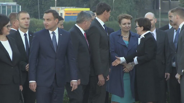 Duda i Kopacz nie podali sobie rąk na Westerplatte. Kto powinien zrobić to pierwszy? WIDEO