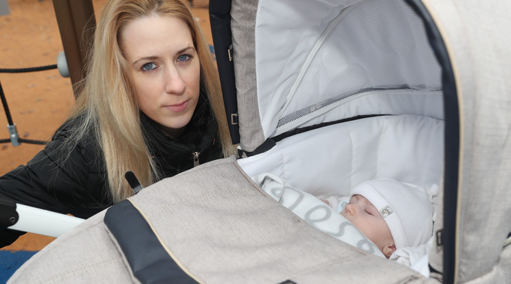 Hódi Ágnes nem törődött bele, hogy nem vizsgálják meg kisfiát a kórházban / Fotó: Zsolna Péter