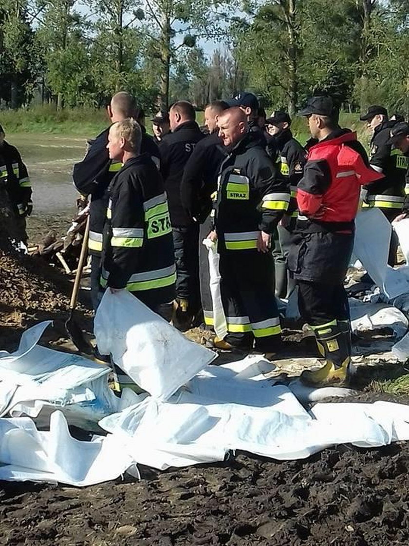 Dramat w Rzecznej. Woda przerwała wały