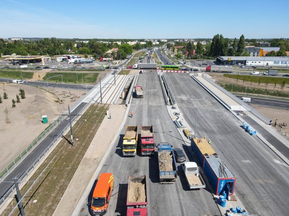 Na wiaduktach nad ul. Lechicką przeprowadzono próby obciążeniowe fot. PIM