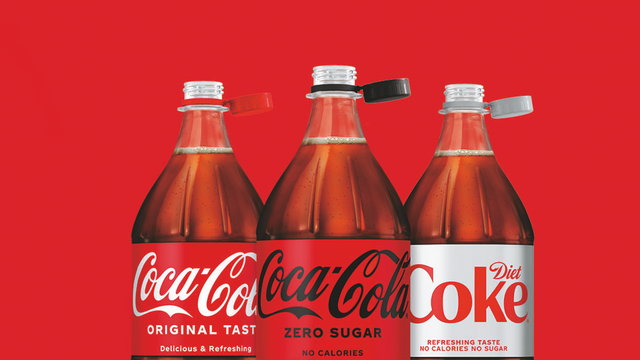 Ezért döntött úgy a Coca-Cola, hogy a kupakokat rögzíti az üdítős palackokhoz