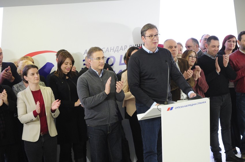 Vučić se obratio u sedištu SNS