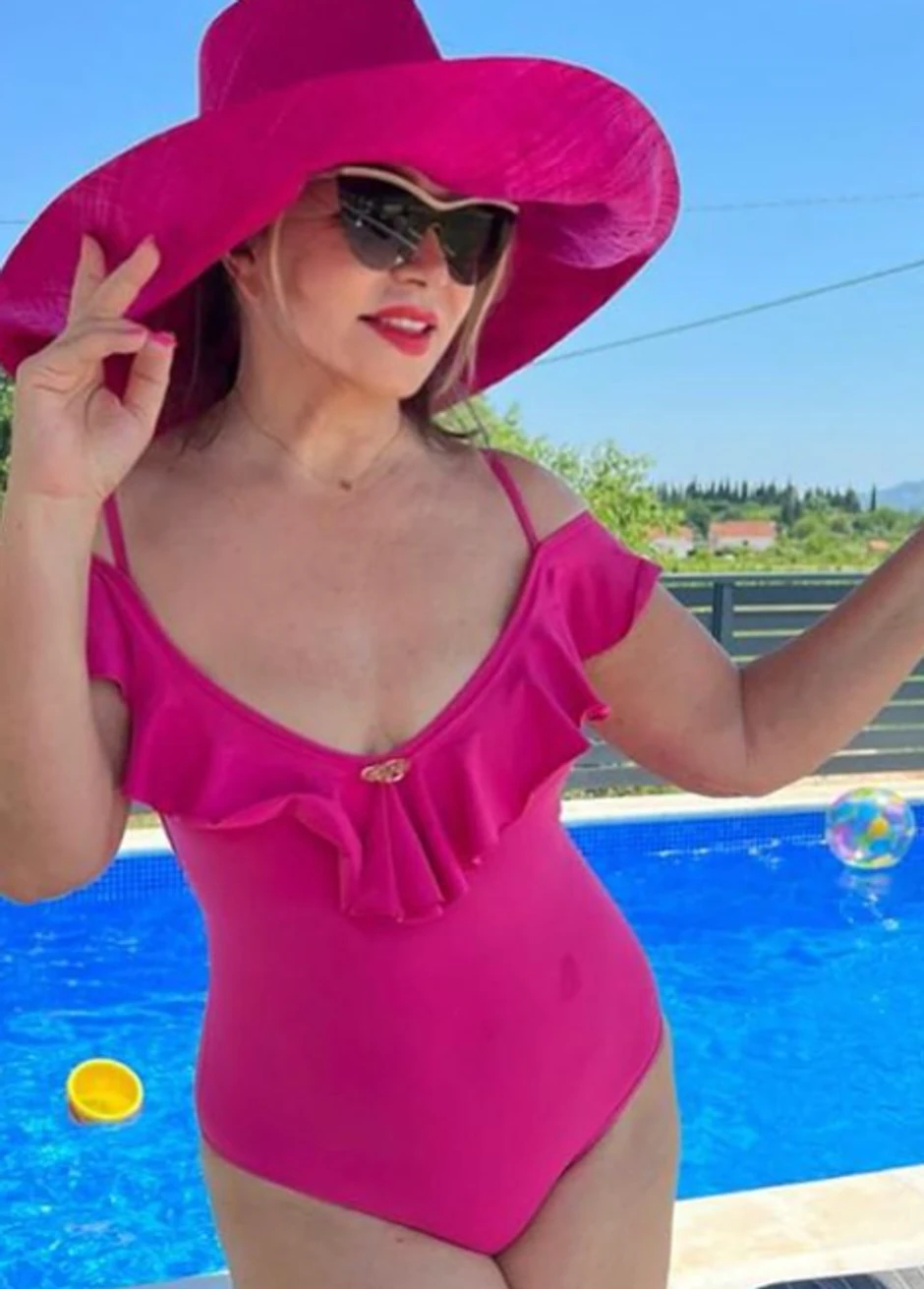 Neda Ukraden u kupaćem