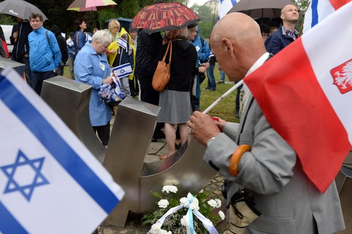 menora kielce polska izrael żydzi żyd flagaspotkanie przy pomniku Menora