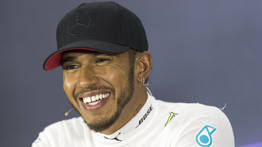 Lewis Hamilton megmutatta új tetkóját, amit a kínai szurkolókért csináltatott