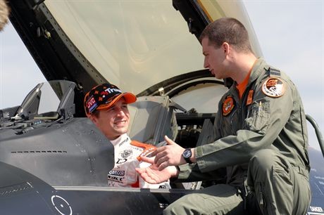 Christijan Albers (NLD), Spyker F1, Spyker F1  F8 VII versus F16 Jet Fighter.Volkel Air Force Base, the Netherlands.Friday 20-04-2007Photo: Spyker F1/Egmond *** Local Caption *** Copyright: © 2007 Spyker Formula One Team. Royalty free for editorial use with credit to the photographer (mandatory). Unauthorized commercial use is prohibited.