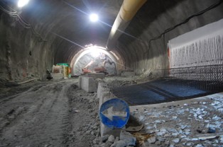 Tunel w ciągu Zakopianki niemal gotowy. Kiedy kierowcy nim przejadą?