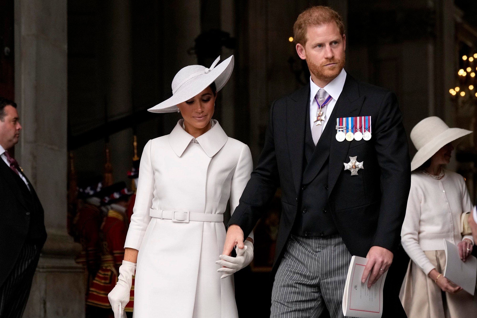 Účasť Meghan a Harryho na platinovom jubileu kráľovnej sa nestretla s nadšenými ováciami.