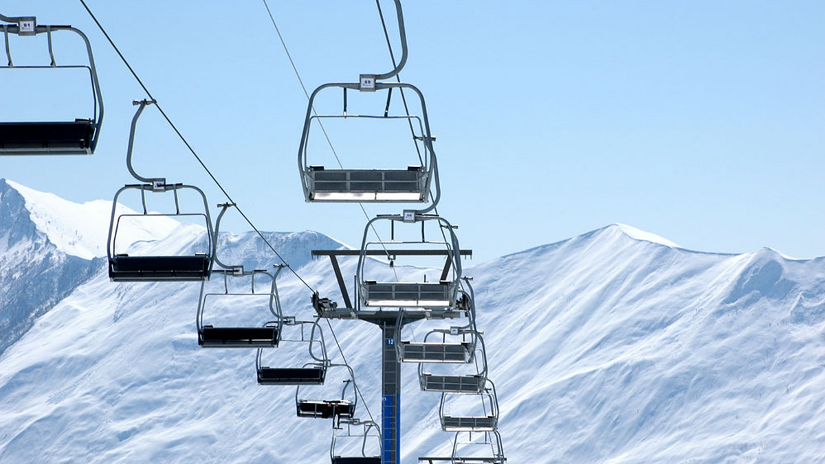 Czeskie ośrodki narciarskie zdobywają coraz więcej zwolenników wśród rodaków, oferując bardzo dobre warunki do oddania się białemu szaleństwu, za bardzo przyzwoitą cenę. Sprawdziliśmy, co nowego przygotowali nasi południowi sąsiedzi w tym sezonie.