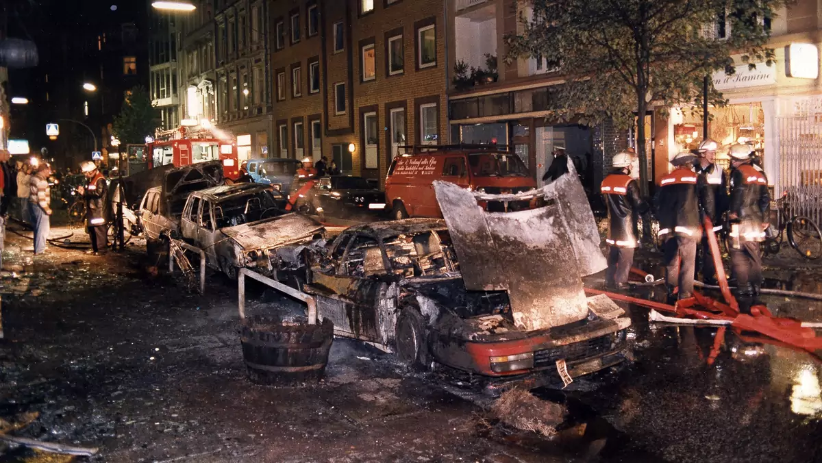 Ulica w Hamburgu po wybuchu Ferrari Zbigniewa Nawrota (zdj. z 1 listopada 1991 r.)