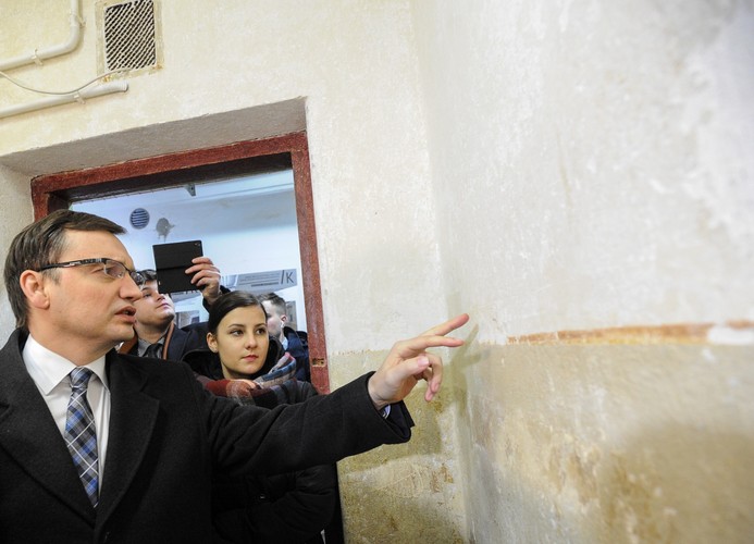 Zbigniew Ziobro w piwnicach siedziby Ministerstwa Sprawiedliwości, w których przed laty mieścił się areszt śledczy Ministerstwa Bezpieczeństwa Publicznego