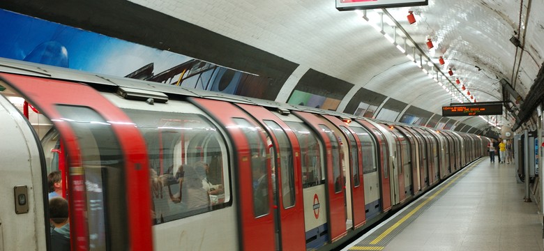 Równouprawnienie w metrze? W wagonie II linii przemówi kobieta