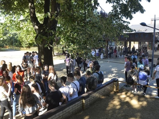 Osmaci danas polagali test i srpskog jezika tanjug/Rade Prelević