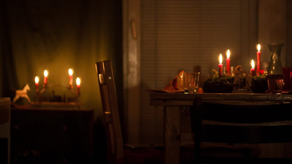 Puste miejsca przy stole. Jak przeżyć Święta w cieniu żałoby?