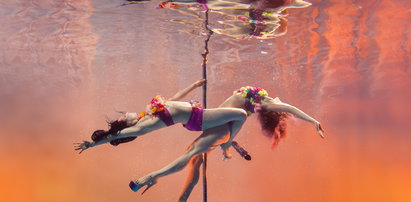 Tańczą na rurze pod wodą. Zobacz niezwykłe zdjęcia
