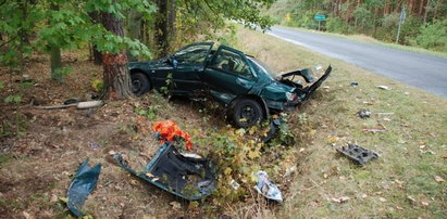 Groźny wypadek pod Miliczem. Auto w kawałkach