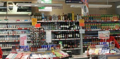 Koniec z alkoholem na stacjach. Petru przeciwny: za dużo ograniczeń