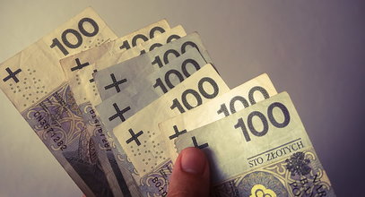 Rząd wyjaśnia, na co Polacy dostaną pieniądze. Miało być nieco inaczej