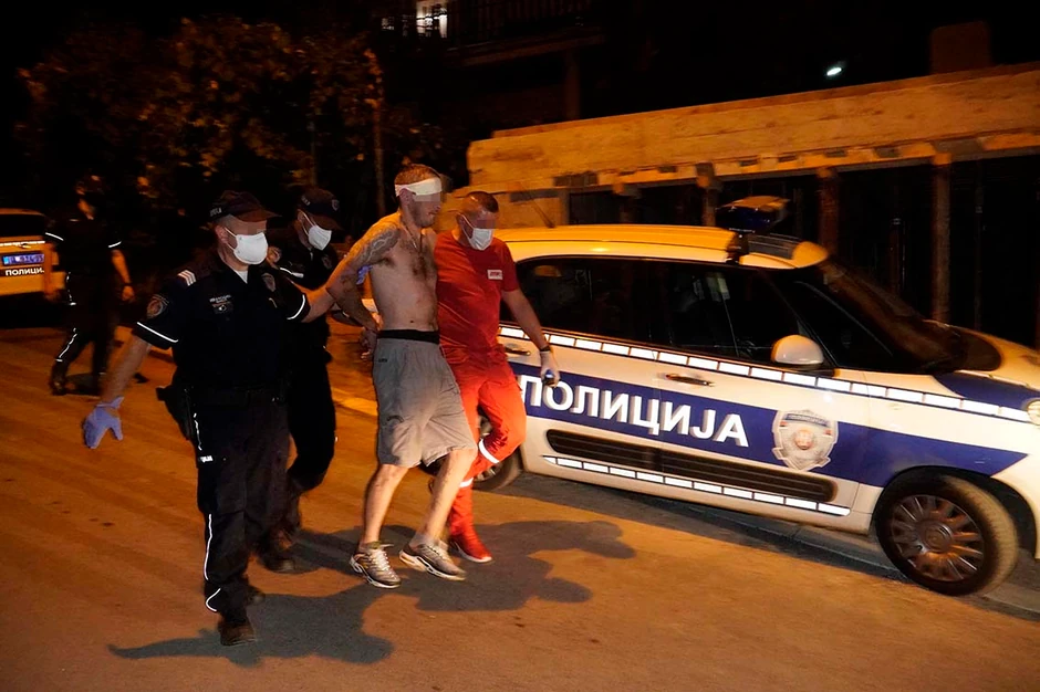 Napadač je najpre odbijao da se preda, ali je nakon razgovora s policijom priveden