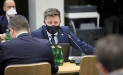 Czy pacjent będzie mógł wybrać szczepionkę na COVID-19? Jest odpowiedź Dworczyka