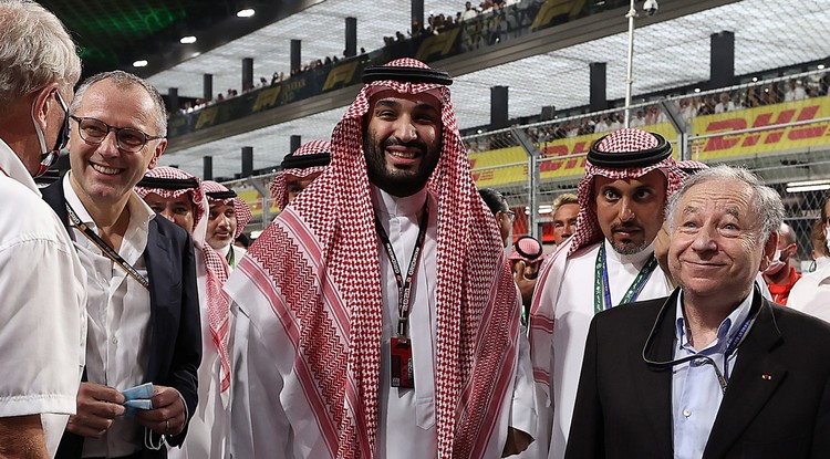 Mohammed bin Szalmán, és a F-1 prominens emberei, Stefano Domenicali és Jean Todt