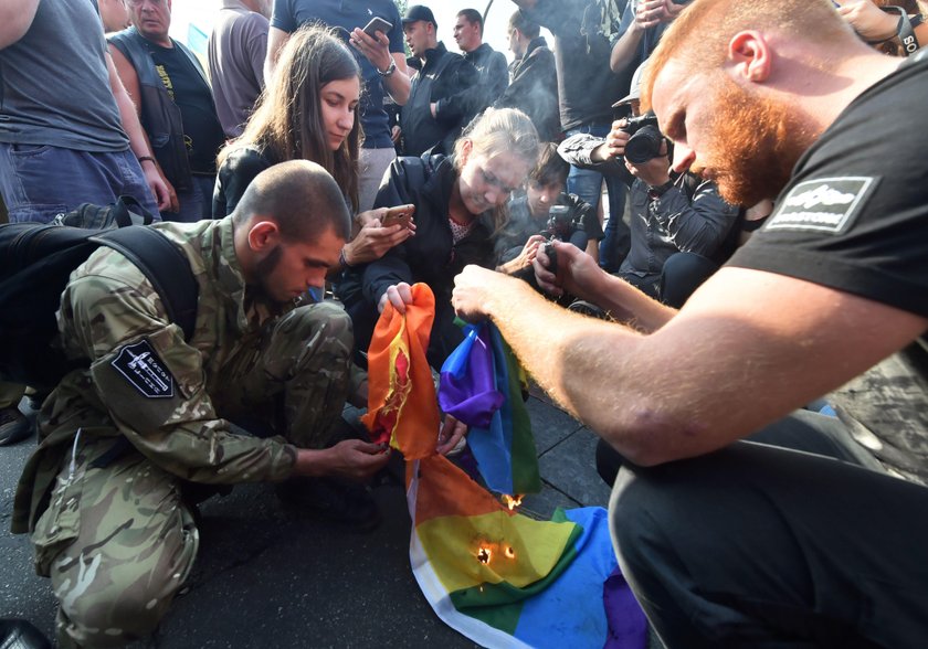 Tysiące policjantów pilnowały gejów