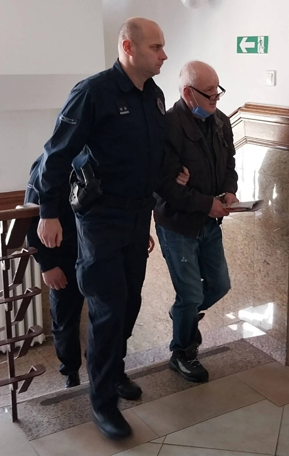 Zatvorski stražari privode Gorana Džonića na suđenje  