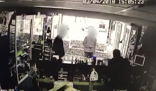 AP_prodavac_vodeni_pistolj_vesti_blic_safe