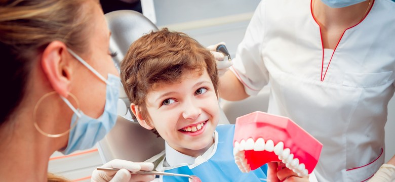 Pierwsza wizyta u dentysty. Jak przygotować dziecko?