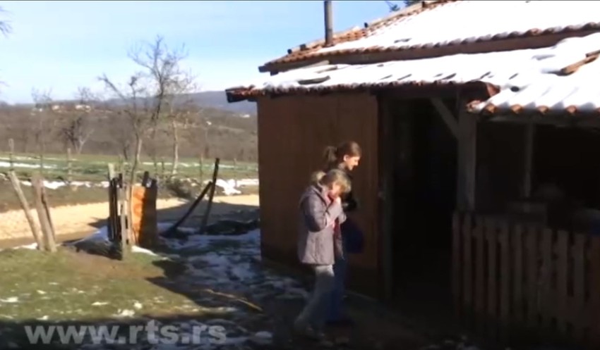 Milica i Marija žive u teškim uslovima, imaju jednu sobu i još uvek nemaju kupatilo u kući