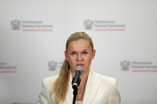 16.07.2024 Warszawa , aleja Szucha . Minister edukacji narodowej Barbara Nowacka podczas konferencji prasowej ws. programu " Podroze z klasa " . Fot. Adam Stepien / Agencja Wyborcza.pl