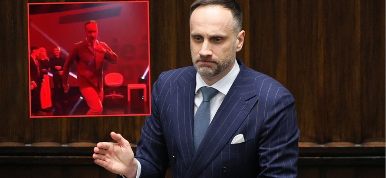 Poseł PiS zaskoczył w programie na żywo. Tak wszedł do studia
