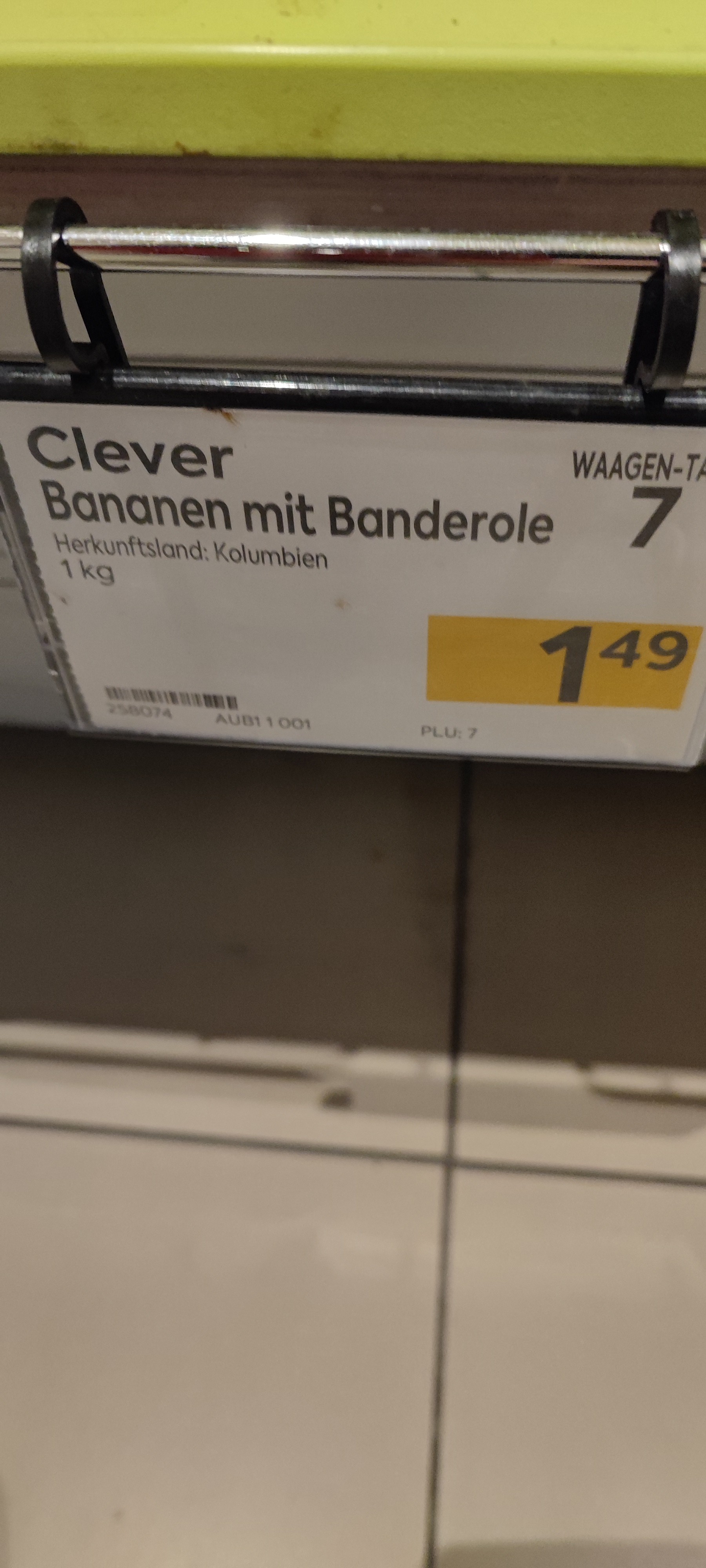 Gabriel odfotil cenu banánov v susednom Rakúsku. 