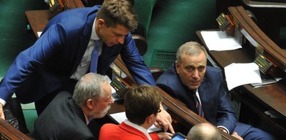 Bolączka opozycji. Nie wiedzą czy dalej protestować