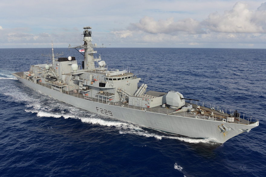 Fregata HMS “Lancaster” na pełnym morzu