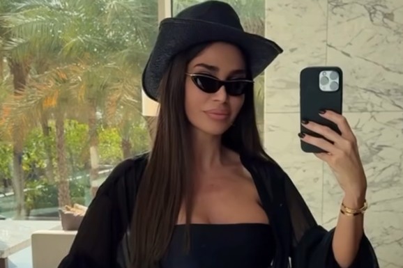 KADA U SPAVAĆOJ SOBI, KRALJEVSKI KREVET I RUŽE Tri puta ostavljala našeg pevača, on zbog nje promenio život iz korena: Sada živi život iz bajke