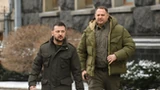 Niebezpieczne intrygi na dworze Zełenskiego. "Rosjanie nas grillują, a my bawimy się w idiotyzmy"