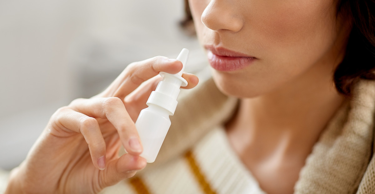 Spray do nosa - charakterystyka, rodzaje, skutki uboczne, alternatywy