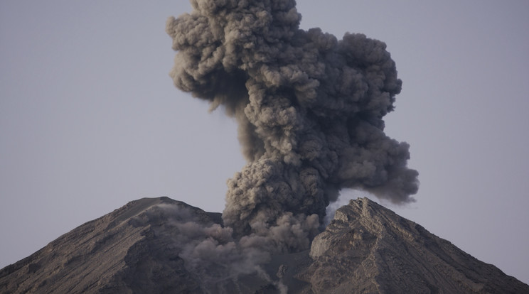 Kitört egy vulkán Alaszkánál. A légiközlekedést is veszélyezteti. / Illusztráció: Shutterstock