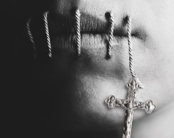 W sobotę premiera filmu 'Tylko nie mów nikomu'. Tomasz Sekielski nakręcił dokument o pedofilii w kościele