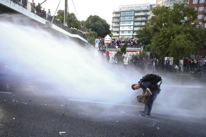 "Witamy w piekle". Starcia policji z demonstrantami przed szczytem G20 w Hamburgu