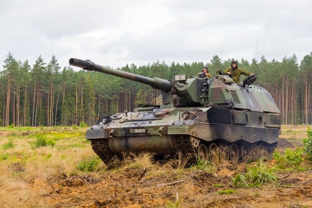 Panzerhaubitze 2000 (PzH 2000) to na papierze doskonała broń. Rzeczywistość jednak zweryfikowała założenia niemieckich konstruktorów.