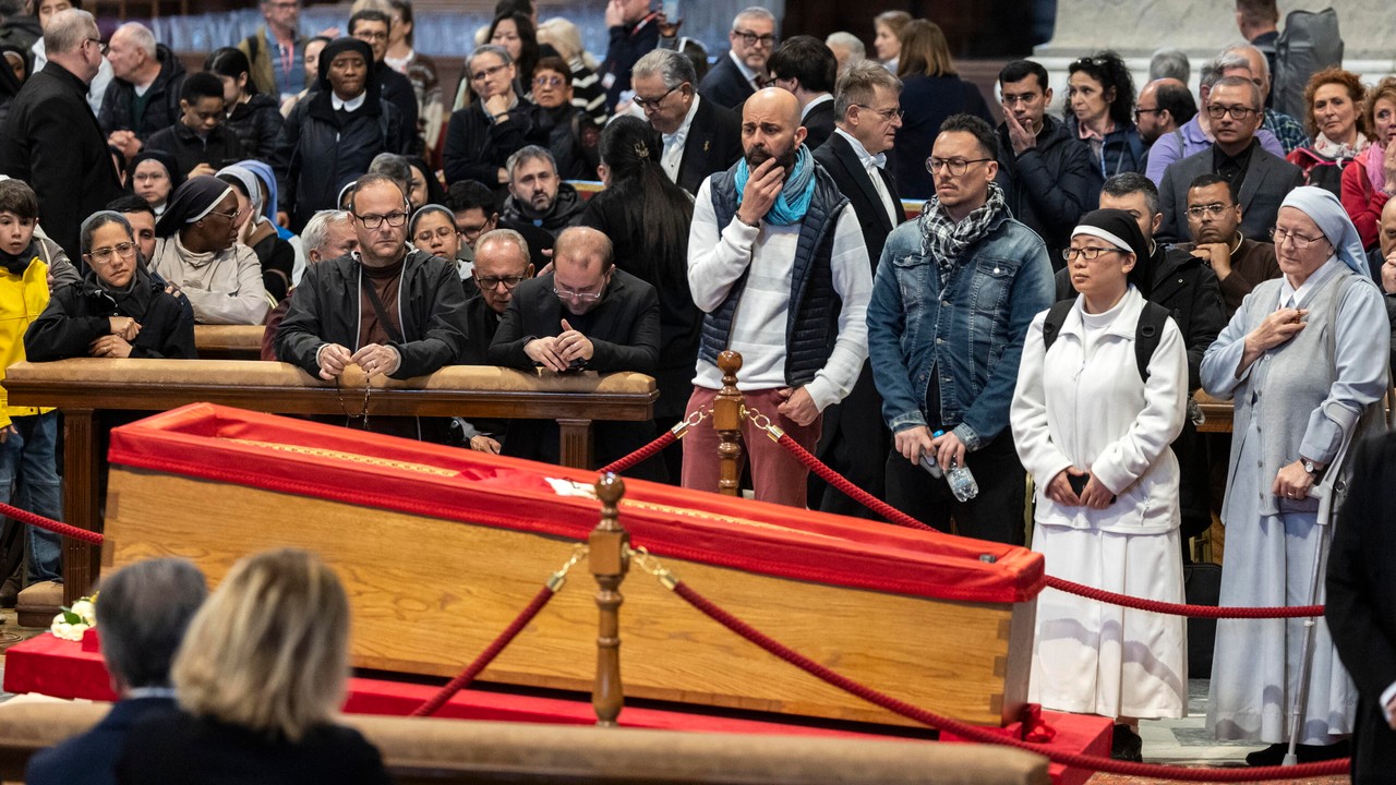 Trwają przygotowania do pogrzebu papieża. "To będzie najbardziej skomplikowana faza"