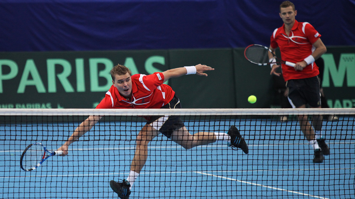 Mariusz Fyrstenberg i Marcin Matkowski przegrali ze Słowakiem Filipem Polaskiem i Ukraińcem Sergiejem Stachowskim 3:6, 7:6(8), 5:10 w pierwszej rundzie turnieju ATP w Hamburgu (pula nagród 1 mln euro).