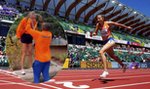 Kuriozalne sceny na mistrzostwach świata. Odebrała medal w parku od kolegów, bo nie pozwolono jej wejść na podium