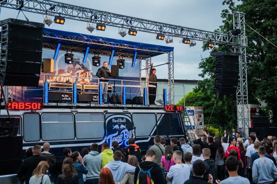 Wzgórze Yapa 3 na Red Bull Tour Bus - Wspólna Scena w Kielcach