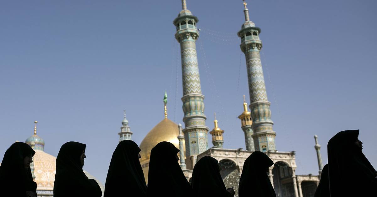 Polacy w Iranie. "Teheran pełen jest tęsknoty i rozstań"