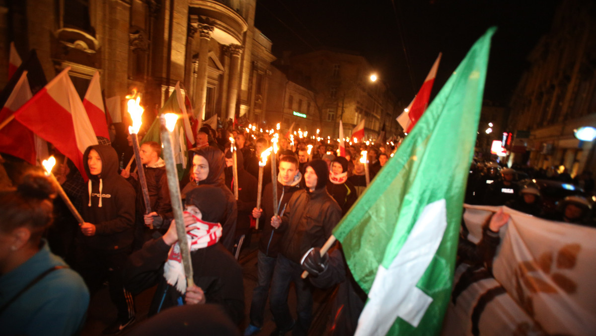 W Święto Niepodległości ulicami Krakowa przeszli narodowcy z Narodowego Odrodzenia Polski. Skandowali głównie antyunijne i antyrządowe hasła. Ich przemarsz eskortowały duże siły policyjne. Obyło się bez zamieszek i starć.