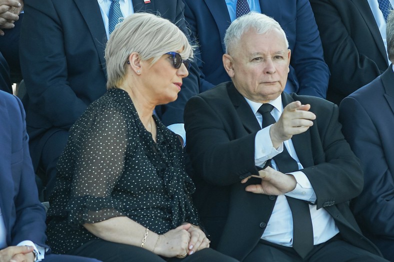 Odkrycie towarzyskie — zażyłe relacje prezesa PiS i szefowej TK są patologią obecnych rządów. Kaczyński twierdzi, że nie znali się, zanim weszła do TK. Przyłębska z kolej twierdzi, że poznali się, zanim weszła do TK.